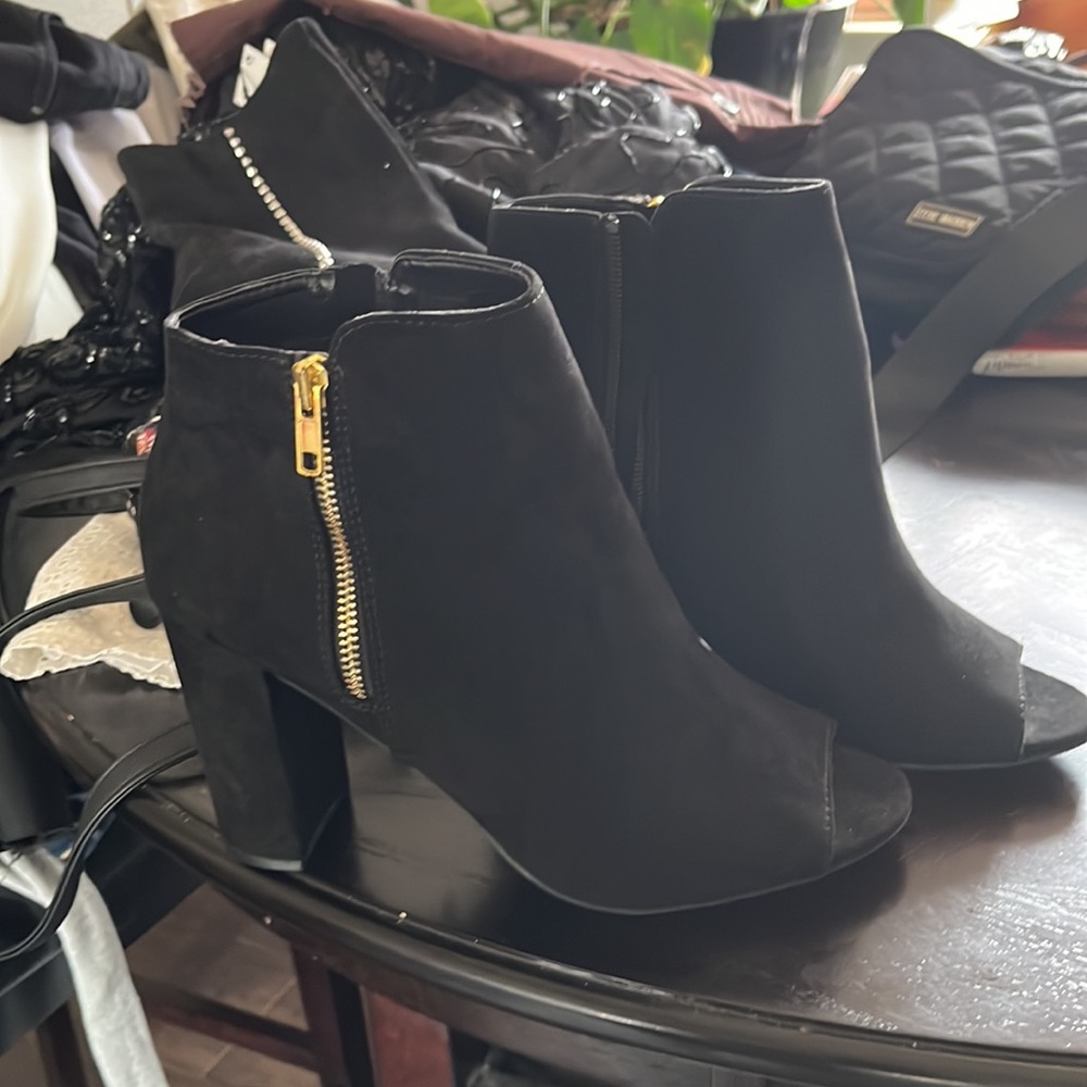 Material girl, suede, new open toed boot